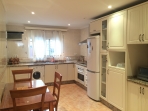 Venta de casa adosada en urbanizacin 